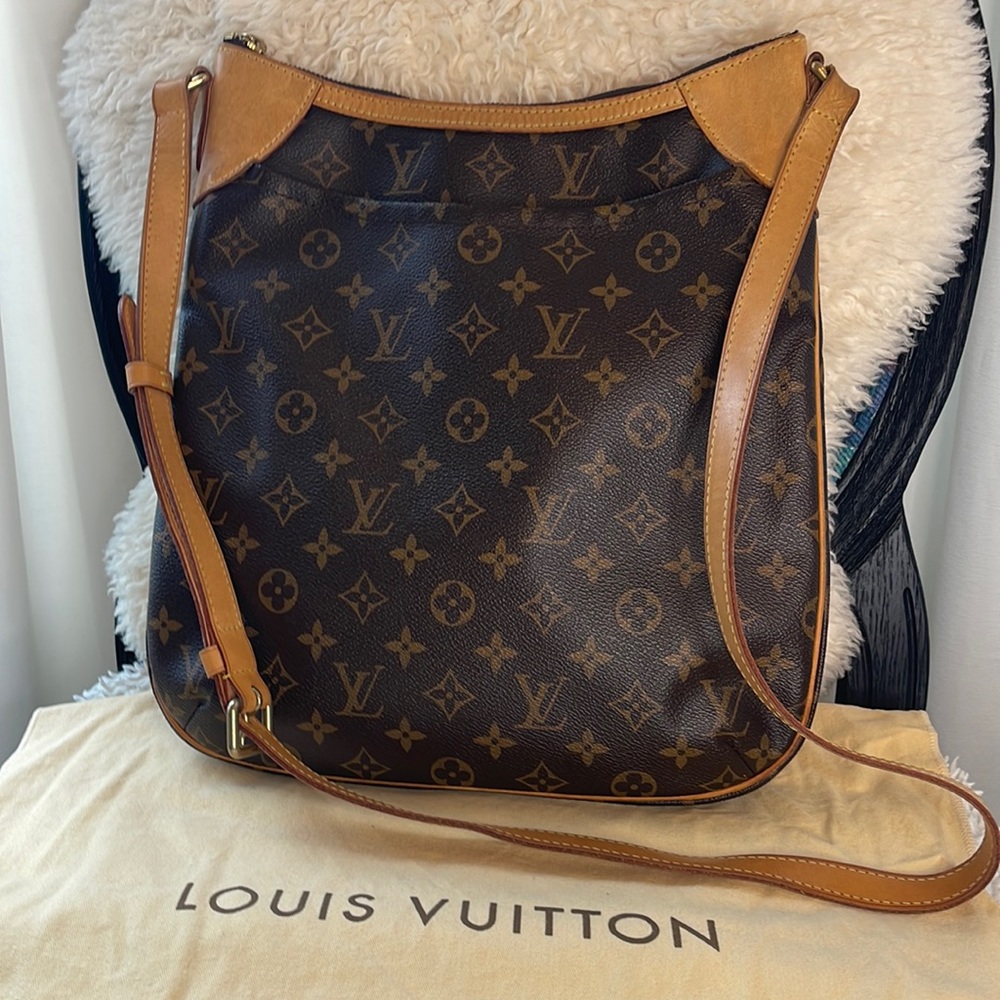 Louis Vuitton Odeon MM Crossbody Monogram Bag (Discontinued)